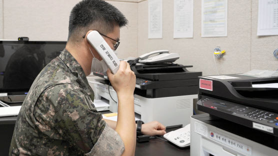 [속보] 남북 연락채널 복원…군통신선 오전 9시 정상통화