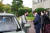 문재인 대통령이 청와대에서 캐스퍼 차량 키를 받고 있다. [사진 청와대]