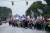 5일 바이든 대통령 행렬이 지나는 미시간 하월의 도로변에서 시위를 벌이는 트럼프 지지자들. AP=연합뉴스