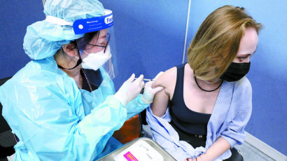 [사진] 백신 맞는 외국인 유학생