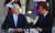 보리스 존슨 영국 총리(왼쪽)가 에마뉘엘 마크롱 대통령과 지난 8월 공동기자회견을 여는 모습. [AP=뉴시스]