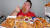 미국의 인기 먹방 유튜버 '니코카도 아보카도'. 그는 2016년부터 엄청난 양의 음식을 먹는 먹방 유튜브를 시작한 이후 몸무게가 90kg 가까이 불어났다고 한다.[유튜브 캡처] 