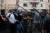 그린패스 반대 시위대와 경찰이 몸싸움을 하고 있다. EPA=연합뉴스