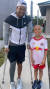 암 투병 중인 소녀 루나 페론이 지난 5월 타이거 우즈와 만나 함께 찍은 사진. 당시 우즈는 목발을 짚고 서 있었다. [사진 인스타그램]