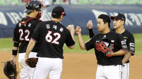 선두 KT, 2위 LG 꺾고 3.5게임차 앞서…강백호 결승타