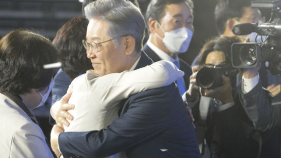 이재명 캠프 '변호사비 의혹'에 침묵…김만배 "유언비어다"