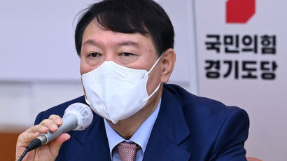 ‘尹 징계 정당’ 판결에 秋 “정계 은퇴하라”…조국 “秋가 옳았다”