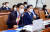 15일 서울 여의도 국회에서 열린 기획재정위원회의 한국은행에 대한 국정감사에서 이주열 한국은행 총재가 의원 질의에 답하고 있다. 뉴스1
