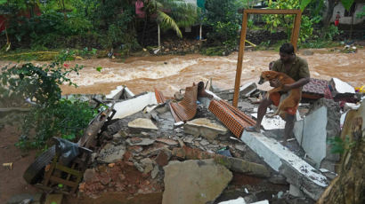 진흙더미가 삼킨 아이들… 印, 폭우로 최소 25명 사망[영상]