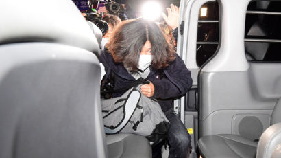 새벽 공항서 체포된 남욱 "죄송합니다"…일부 시민들 욕설