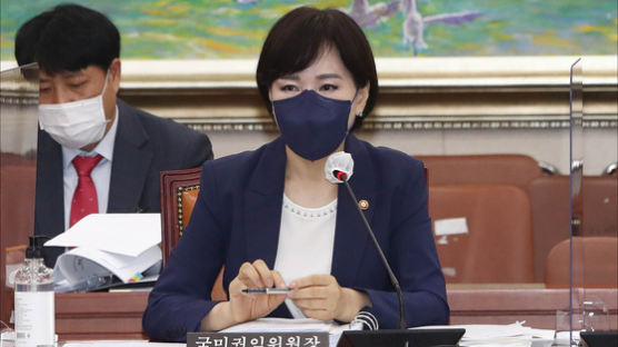 '李 무료변론 의혹' 감싼 전현희 "청탁금지법 위반 판단 어렵다"