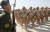 러시아군이 18일(현지시각) 타지키스탄 하르브-마이돈 훈련장에서 CSTO 연합훈련에 참가해 행진하고 있다. 훈련은 국제테러에 대비하는데 주안점을 두었다. TASS=연합뉴스