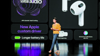 애플의 에어팟·맥북 신제품 공세에, 삼성 ‘뉴 갤플립’ 맞불