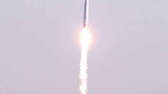 [속보]누리호 쐈다, 페어링 이어 고도 258km서 2단계 로켓 분리