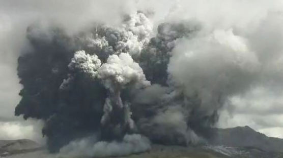 [사진] 일본 아소산 분화 … 화산재 상공 3500m까지 치솟아