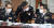김창룡(오른쪽) 경찰청장이 5일 오후 서울 서대문구 경찰청에서 열린 국회 행정안전위원회의 경찰청 국정감사에서 남구준(왼쪽) 국가수사본부장 등 관계자들과 대화하고 있다. 임현동 기자