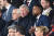 잉글랜드 프로축구 프리미어리그 맨체스터 유나이티드 감독이었던 알렉스 퍼거슨과 전 축구선수 파트리스 에브라(오른쪽). EPA=연합뉴스