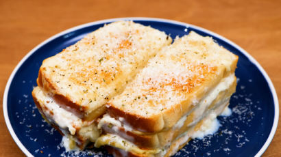 [쿠킹] 주말 브런치 추천, 치즈가 흘러내리는 ‘겉바속촉’ 샌드위치