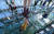 지난 21일 개장한 뉴욕 맨해튼 42번가의 써밋 원 밴더빌트 전망대는 방문객들에게 치마를 피하고, 바지를 입으라고 권고하고 있다. 바닥이 유리로 돼 있어 원하지 않는 노출을 할 수 있다는 이유에서다. [AFP=연합뉴스]