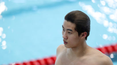 '수영 괴물' 황선우, 월드컵 자유형 200m에서 역전 우승