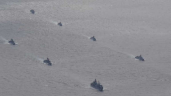 중ㆍ러 연합 함대 일본 포위 훈련…미ㆍ일 중국 봉쇄에 맞불