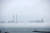 포스코 포항제철소 위로 해무가 짙게 낀 모습. 뉴스1