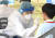 7일 경북 구미시 낙동강체육공원에 마련된 코로나19 임시선별진료소에서 시민들이 코로나19 진단검사를 받고 있다. 뉴스1