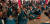  26일(현지시간) 미국 뉴욕에서 열린 오징어 게임 체험 행사에서 참가자들이 달고나 뽑기를 하고 있다. 뉴욕=박현영 특파원