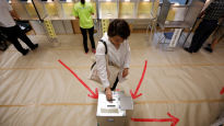 '종이에 이름쓴다'는 日선거…"공무원들 연필 1만개 깎았다" 왜