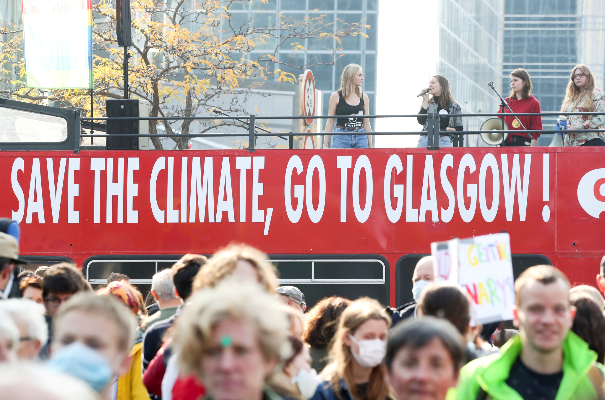 COP26을 앞둔 지난 10일 벨기에 브뤼셀에서 기후 대응 촉구 집회가 열렸다. 로이터=연합뉴스