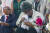 클로데트 콜빈(오른쪽)이 26일(현지시간) 몽고메리 소년법원에서 범죄기록 말소 청구서를 접수한 뒤 기자회견에서 웃고 있다. AP=연합뉴스