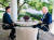 문재인 대통령이 5월 21일 오후(현지시간) 미국 워싱턴 백악관 오벌오피스 야외테라스에서 조 바이든 미국 대통령과 오찬을 겸한 단독회담을 하고 있다. (사진=조 바이든 대통령 SNS 캡처) 