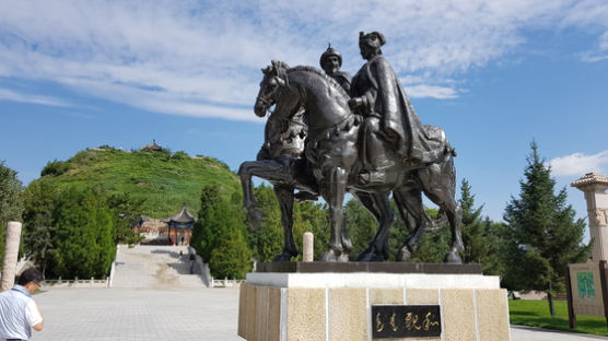 [김호동의 실크로드에 길을 묻다] 절세가인 왕소군, 국가 희생양인가? 스스로 선택인가?