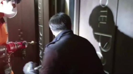 강남 호텔 리모컨 누르자, 접객女 초이스 '미러룸' 펼쳐졌다 [영상]