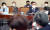 양승동 KBS 사장(오른쪽 두번째)이 지난 12일 국회 과학기술정보방송통신위원회, 2021년도 KBS(한국방송공사)-EBS(한국교육방송공사) 국정감사에 출석해 의원들의 질의에 답변하고 있다. 임현동 기자