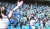 ‘위드 코로나’를 하루 앞둔 31일 프로야구 삼성 라이온즈와 kt wiz의 정규시즌 1위 결정전을 찾은 관중들이 응원하고 있다. [연합뉴스]
