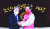 이재명 더불어민주당 대선후보(왼쪽)가 1일 오후 서울 용산구 대한노인회를 방문해 김호일 회장과 기념 촬영을 하고 있다. [국회사진기자단]