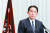 기시다 후미오 일본 총리가 1일 자민당사에서 기자회견을 하고 있다. 자민당은 전날 중의원선거에서 과반 의석을 얻었다. [AFP=연합뉴스]
