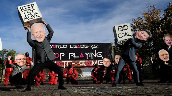 [이 시각] "기후 게임을 당장 멈춰!" COP26 회의장 앞 오징어게임 시위