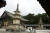 경북 경주의 불국사 대웅전 앞뜰에는 다보탑과 석가탑이 서 있다. 불교의 핵심적 메시지가 이 두 탑에 녹아 있다. 