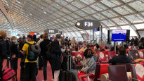 여권만 보는 프랑스, 서류 4장 필요한 한국…참 다른 공항 풍경