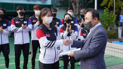 윤홍근 BBQ 회장, 베이징 동계올림픽 앞둔 빙상대표단 격려