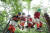 서울시 방배근린공원 유아숲체험원에서 2일 서초형 공유어린이집(권역별 어린이집 공동육아 프로그램)에 참여한 아이들이 숲체험을 하고 있다. 우상조 기자.