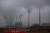 중국 북부 산시성 다퉁 근처의 석탄화력발전소에서 연기가 나고 있다. 연합뉴스