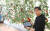 식물의 생체 정보 수집하는 초소형 센서 개발한 텔로팜 이정훈 대표가 3일 서울 관악구의 스마트팜에서 중앙일보와 인터뷰하고 있다. 우상조 기자
