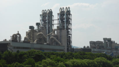 시멘트 업체 온실가스 줄이려 폐기물 태운다지만…공기오염은?