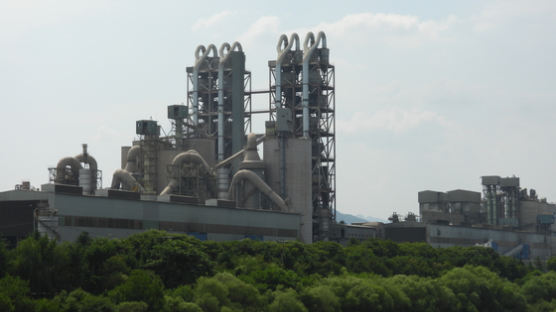 시멘트 업체 온실가스 줄이려 폐기물 태운다지만…공기오염은?
