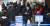 지난 4일 오전 서울 송파구보건소에 마련된 코로나19 임시선별진료소를 찾은 시민들이 검체 검사를 위해 대기하고 있다. 연합뉴스