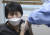 지난 2월 26일 서울 관악구보건소에서 관악치매전문요양센터 요양보호사가 아스트라제네카 백신을 맞고 있다. 뉴스1