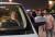 사우디 여성이 남성의 도움 없이 스스로 자동차를 운전하고 있다. [AFP=연합뉴스]